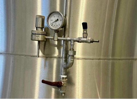 Stainless steel tank on legs
