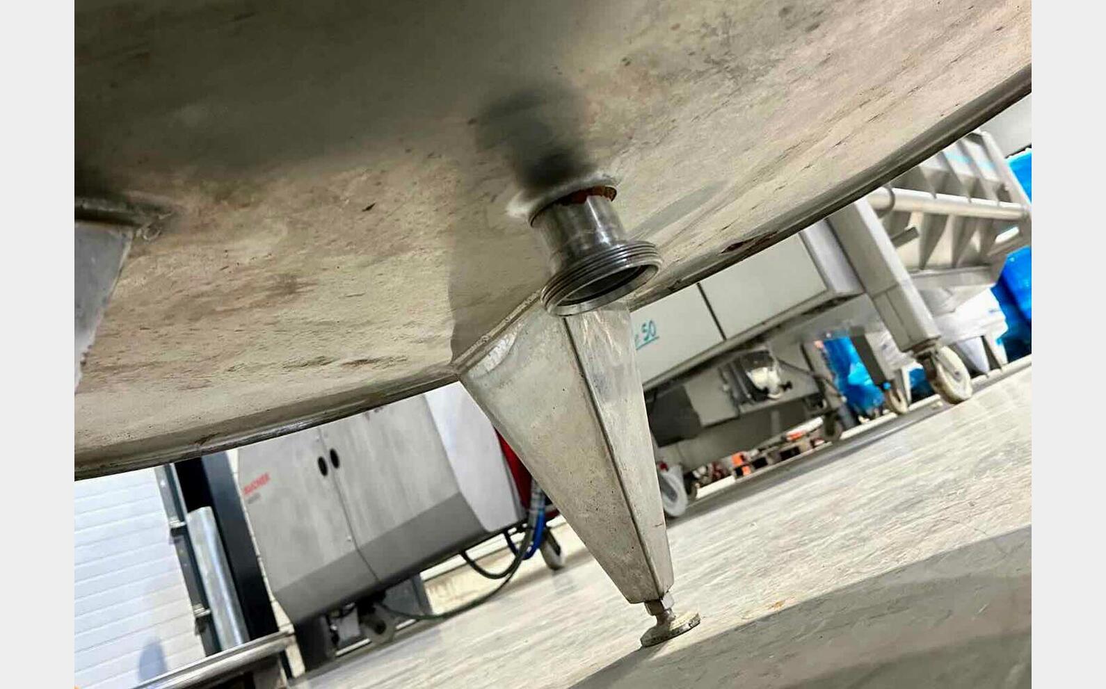 Stainless steel tank on legs 12 HL