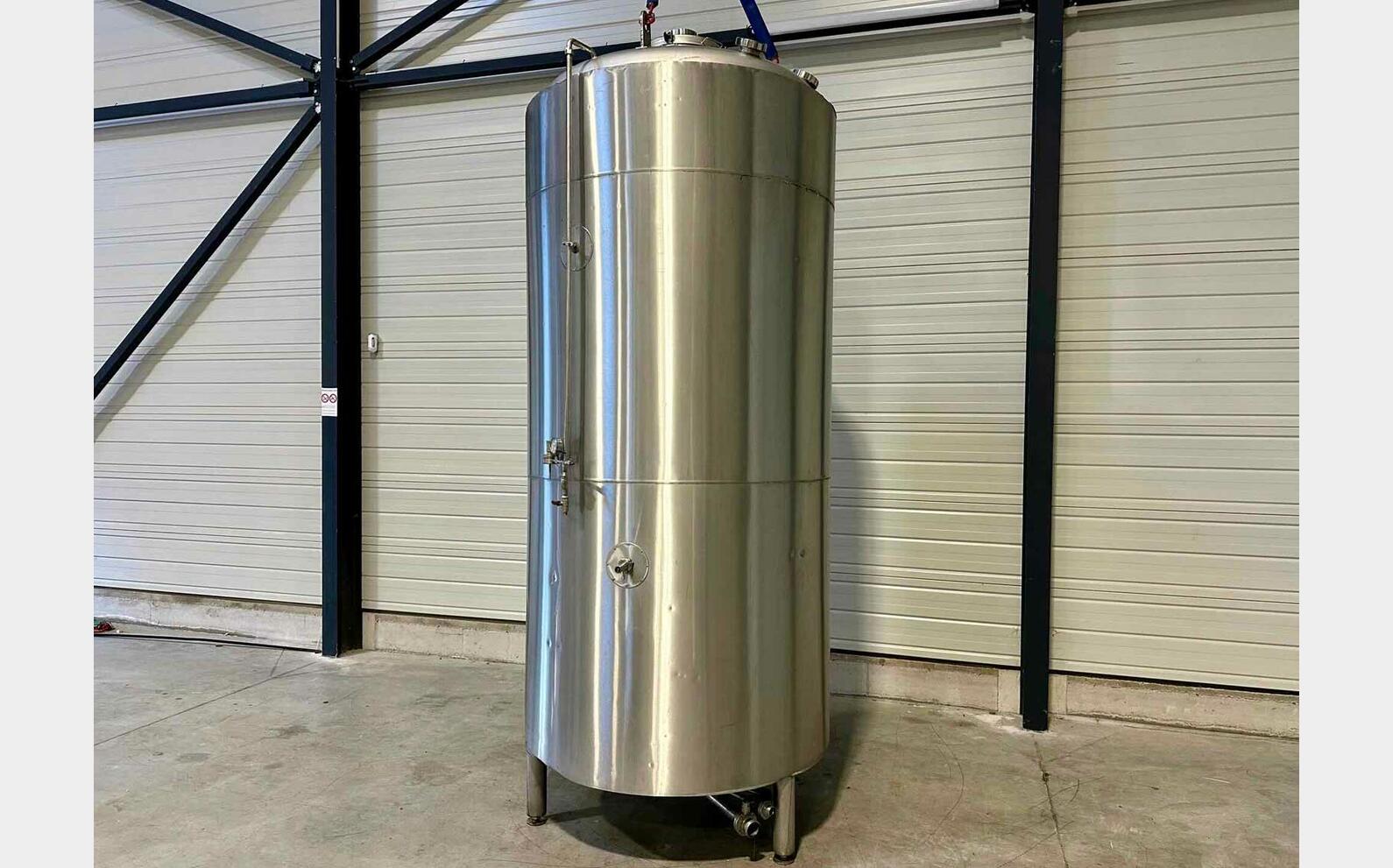 Stainless steel tank on legs
