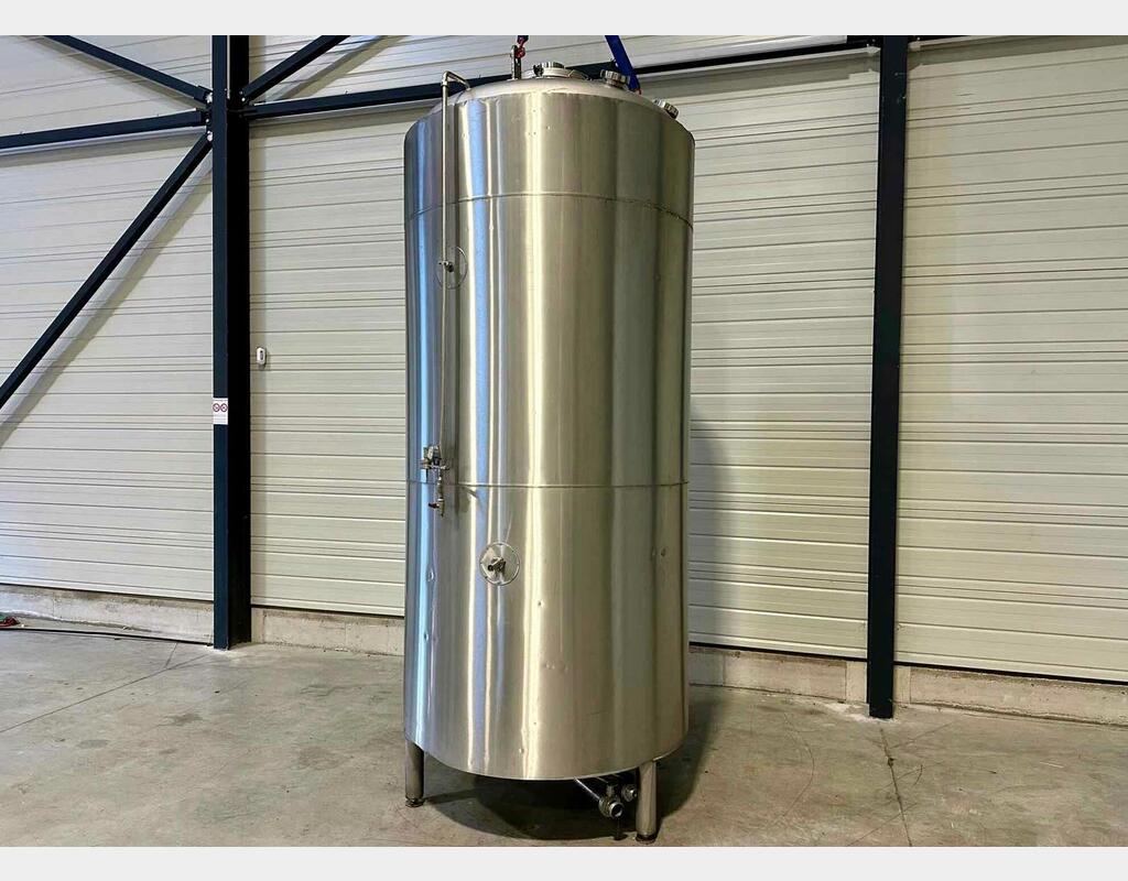 Stainless steel tank on legs