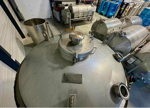 Stainless steel tank on legs