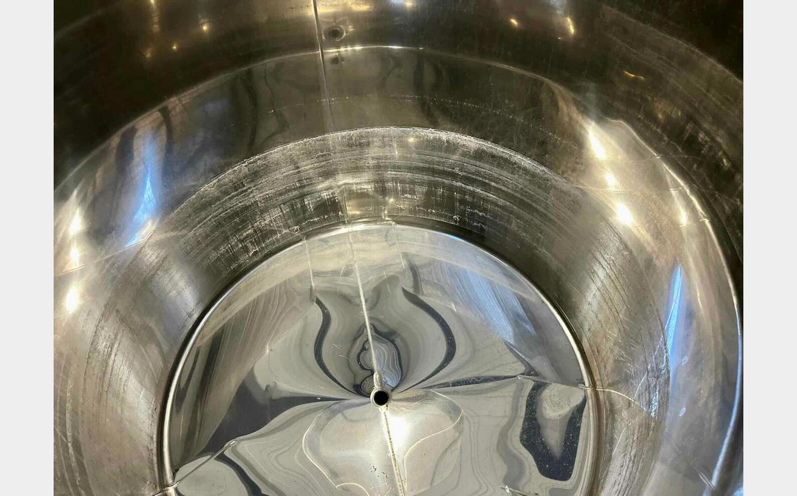 Stainless steel tank - Floating head 23 HL (2 300 litres)
