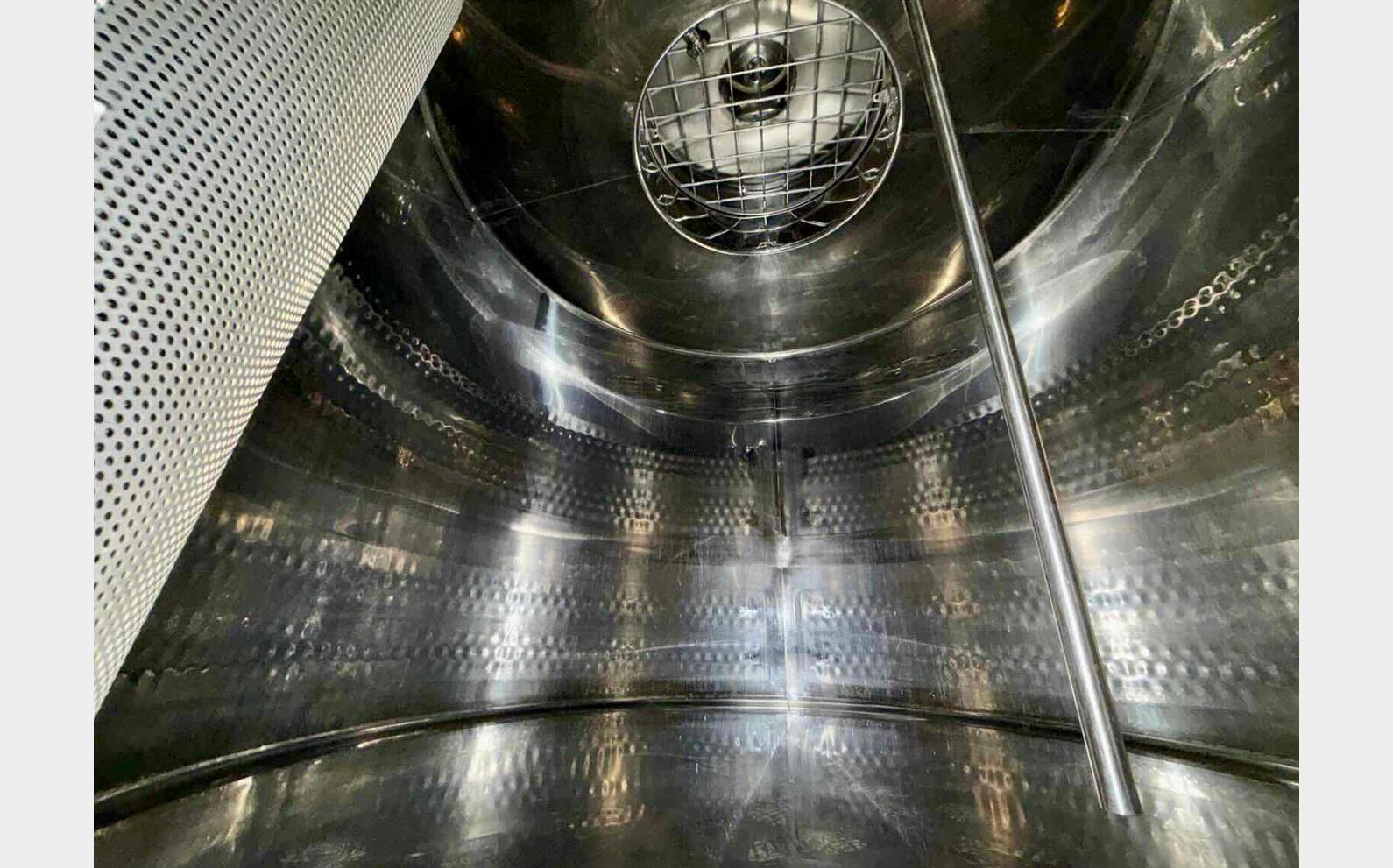Cuve inox 304 isol&eacute;e thermor&eacute;gul&eacute;e 79 HL (7 900 litres) SERAP