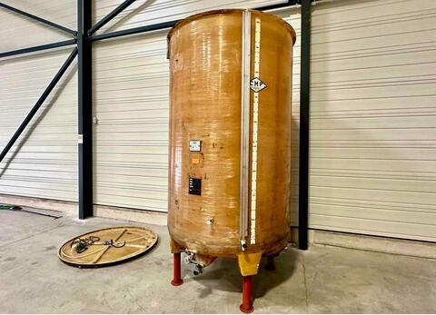 Fibreglass tank - On legs - Floating lid