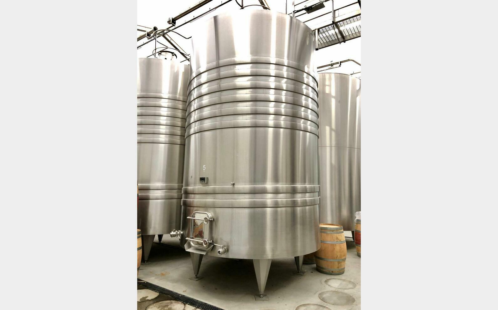 Cuve inox 304 thermor&eacute;gul&eacute; sur pieds 245 HL (24 500 litres) PIERRE GUERIN