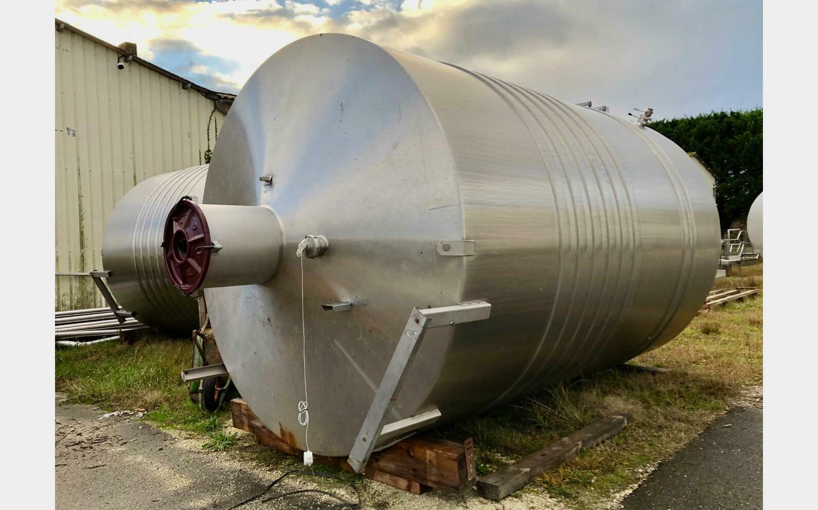 Stainless steel tank - Flat bottom 245 HL (24,500 litres)