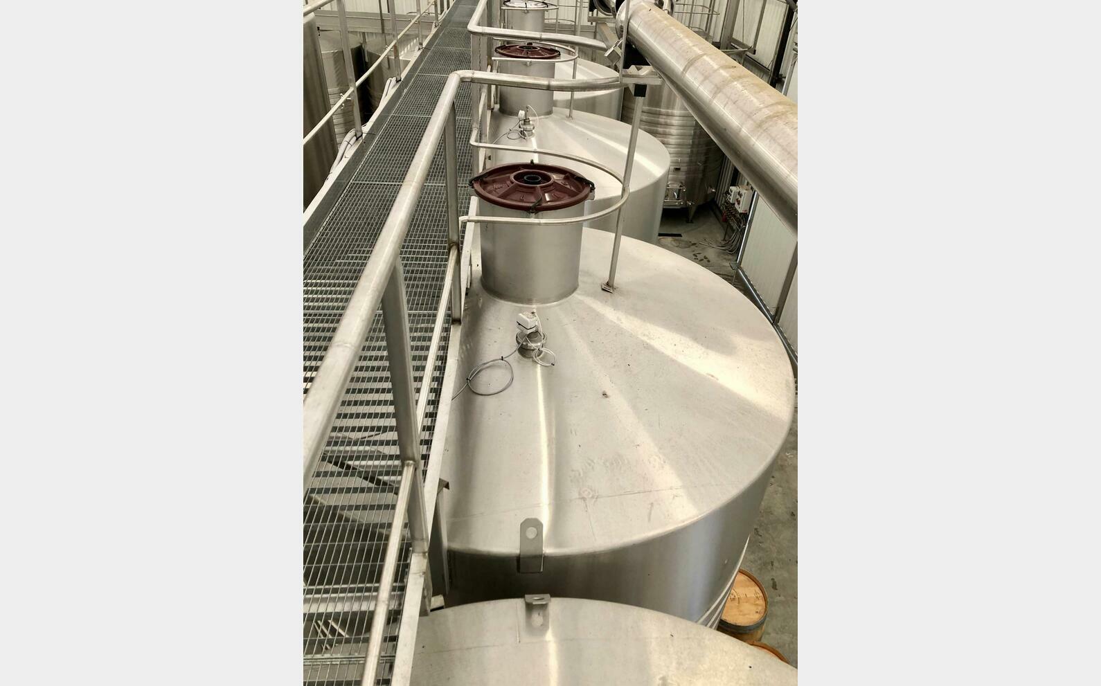 Cuve inox 304 thermor&eacute;gul&eacute; sur pieds 245 HL (24 500 litres) PIERRE GUERIN