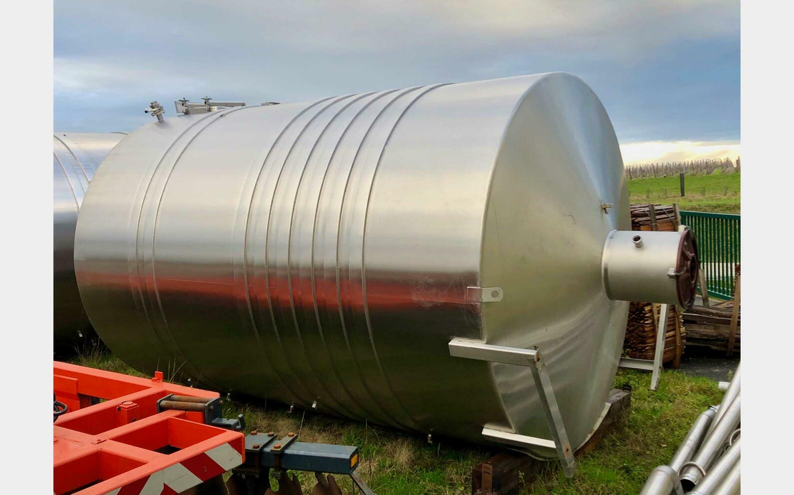 Stainless steel tank - Flat bottom 245 HL (24,500 litres)