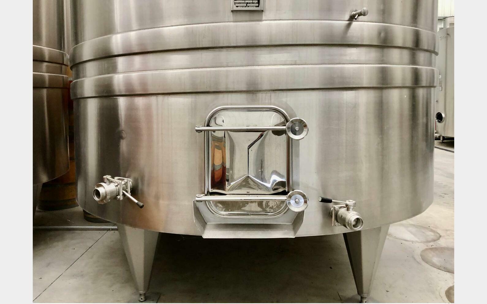 Cuve inox 304 thermor&eacute;gul&eacute; sur pieds 245 HL (24 500 litres) PIERRE GUERIN
