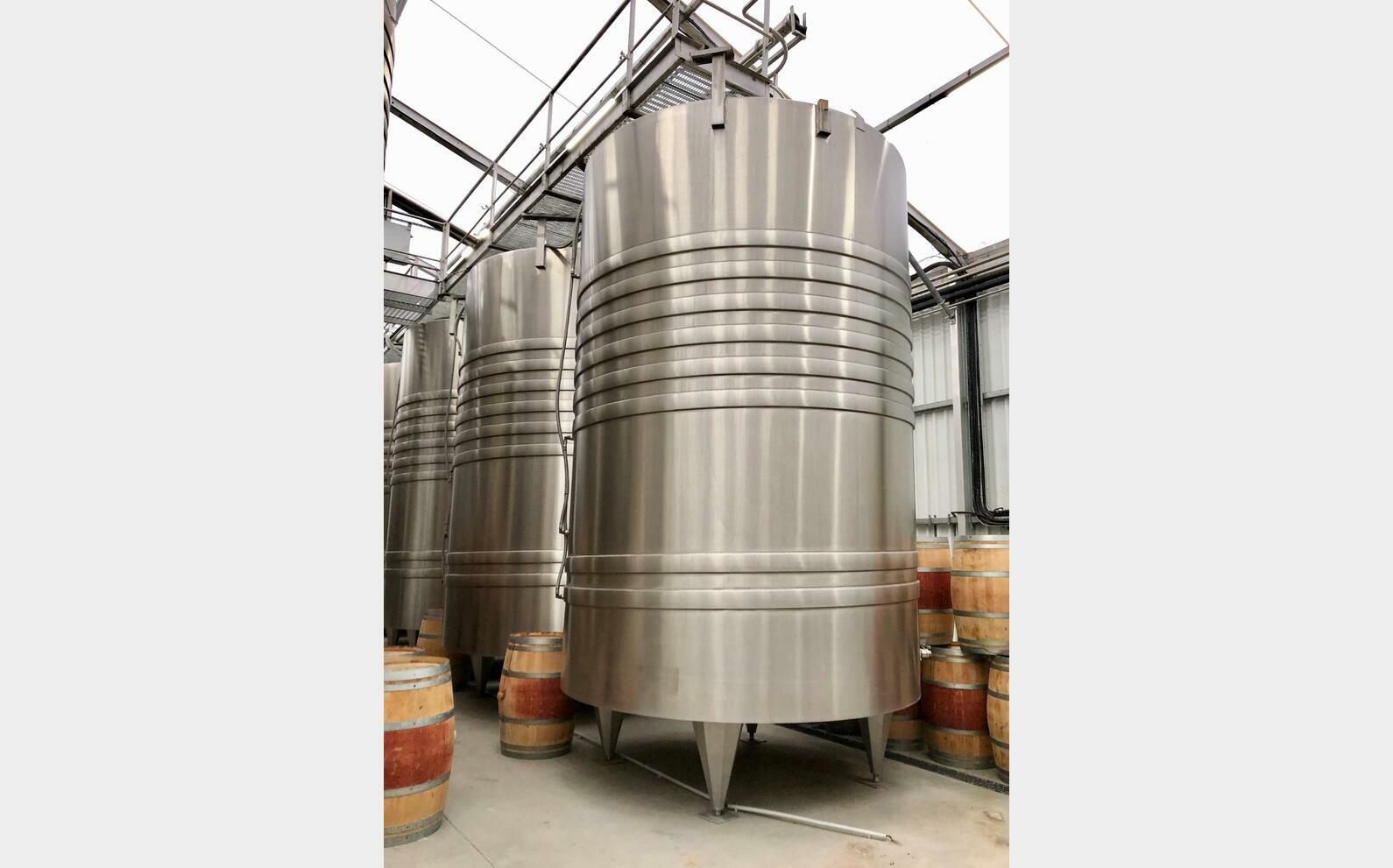 Cuve inox 304 thermor&eacute;gul&eacute; sur pieds 245 HL (24 500 litres) PIERRE GUERIN
