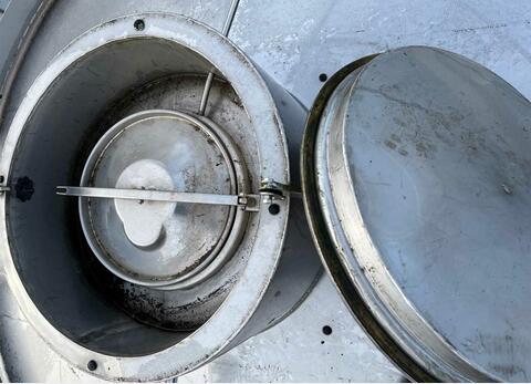 Cuve inox 316 - Circuit coquillé isolée - Fond plat incliné 2% sur radier