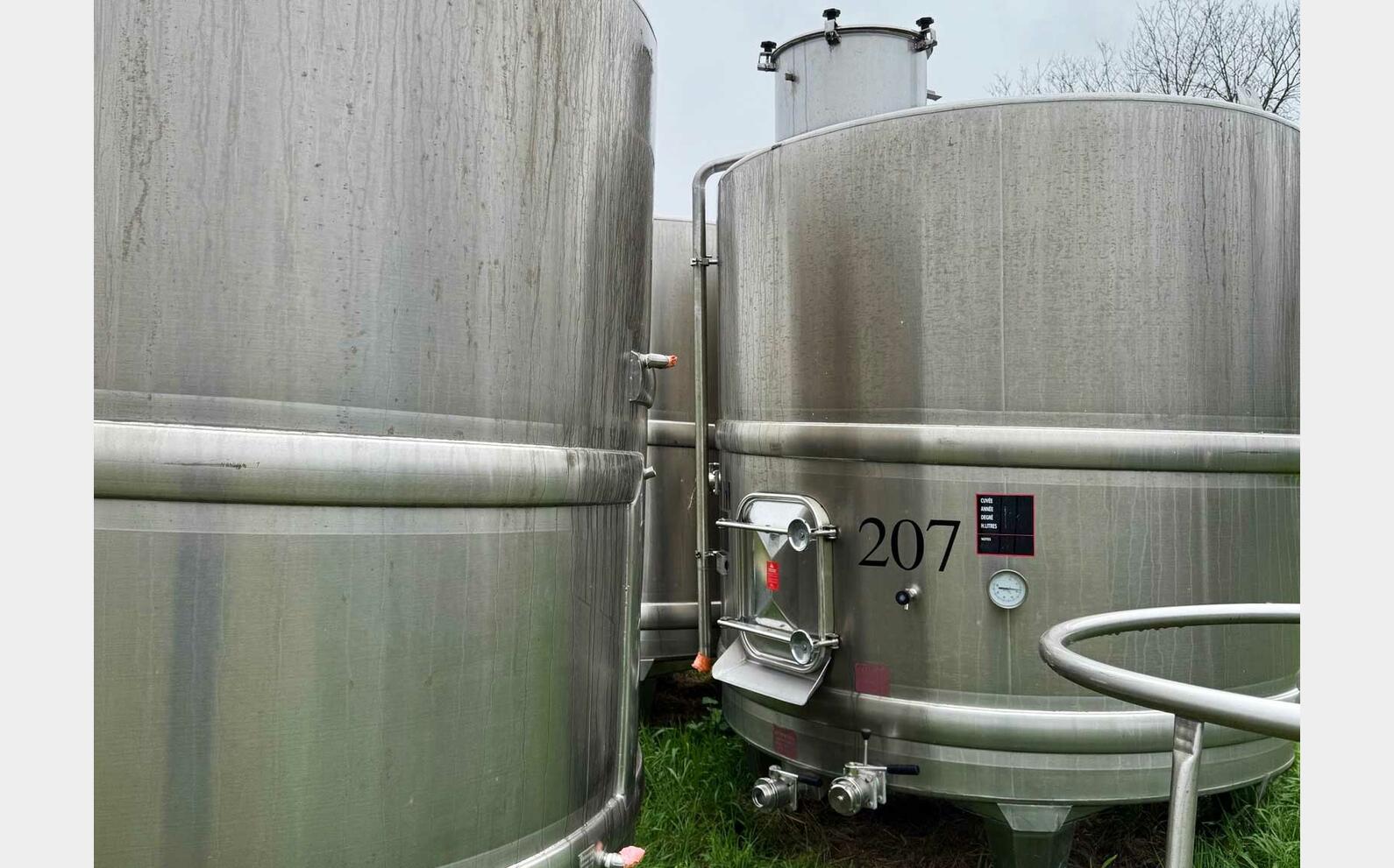 Cuve inox - Circuit coquillé - Fond conique sur pieds