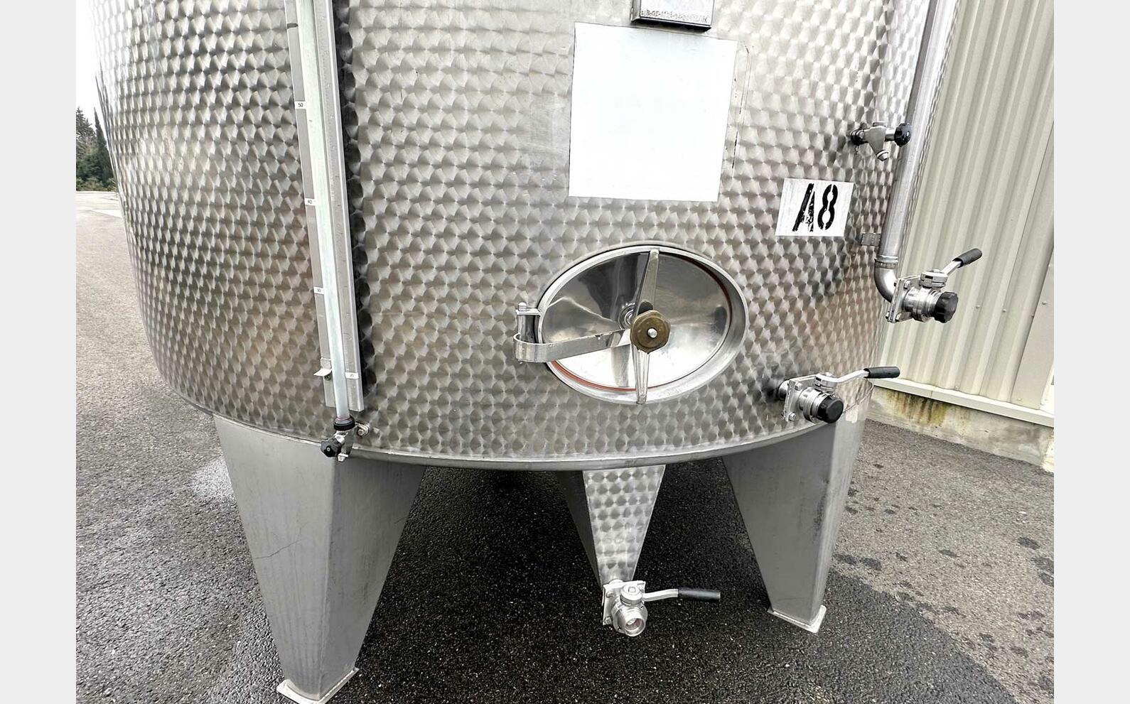 304 stainless steel tank - Compartmentalised 97 + 52 + 81 = 230 HL (23 000 litres) GD INDUSTRIE
