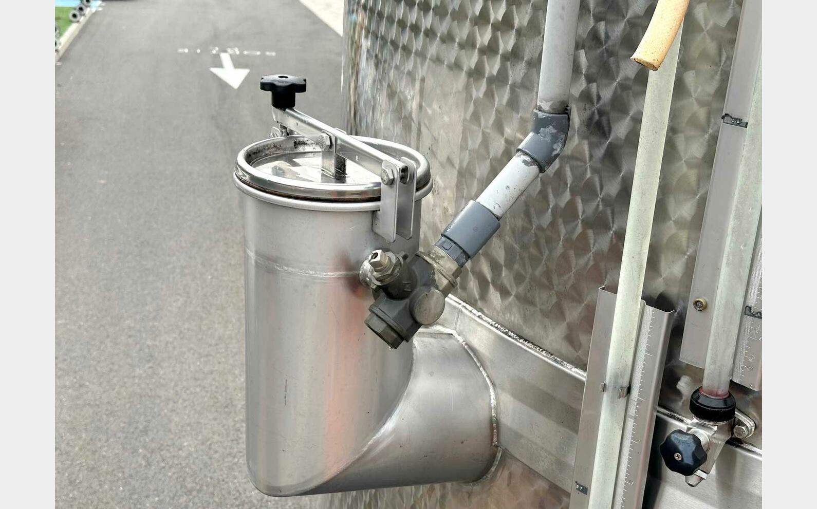 304 stainless steel tank - Compartmentalised 97 + 52 + 81 = 230 HL (23 000 litres) GD INDUSTRIE