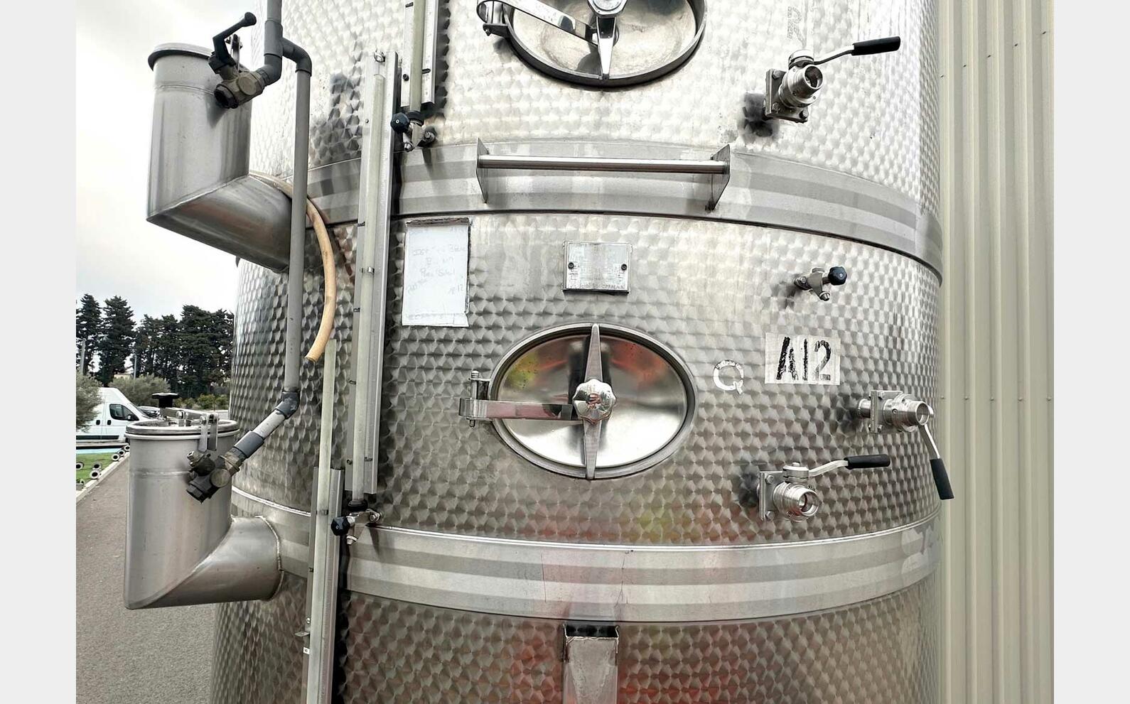 304 stainless steel tank - Compartmentalised 97 + 52 + 81 = 230 HL (23 000 litres) GD INDUSTRIE