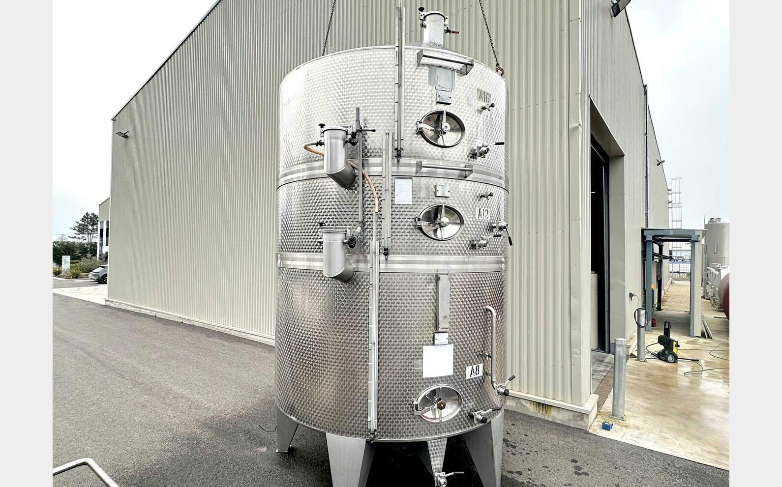 304 stainless steel tank - Compartmentalised 97 + 52 + 81 = 230 HL (23 000 litres) GD INDUSTRIE