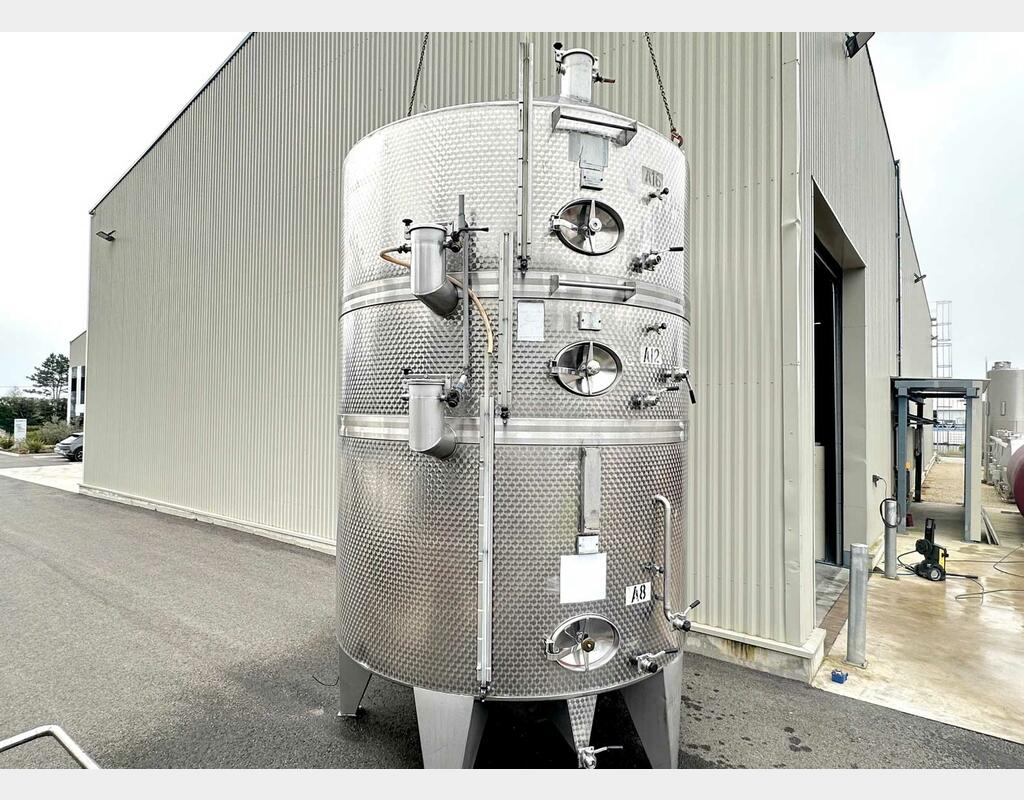 304 stainless steel tank - Compartmentalised 97 + 52 + 81 = 230 HL (23 000 litres) GD INDUSTRIE
