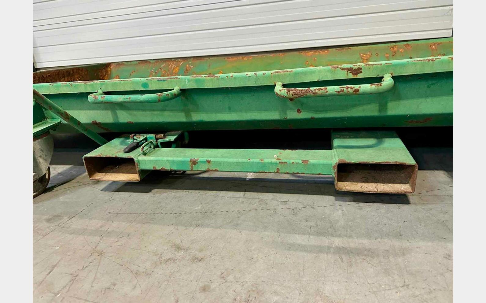 Ultra-low tipper body 960 litres SBC