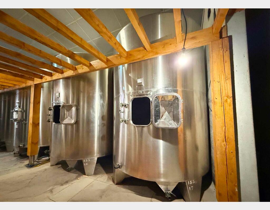 Stainless steel tank - Conical base on legs 155 hl (15,500 litres) RURALINOX