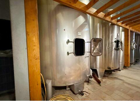 Stainless steel tank - Conical base on legs 165 HL (16,500 litres) MIROIR BRAUTHITE