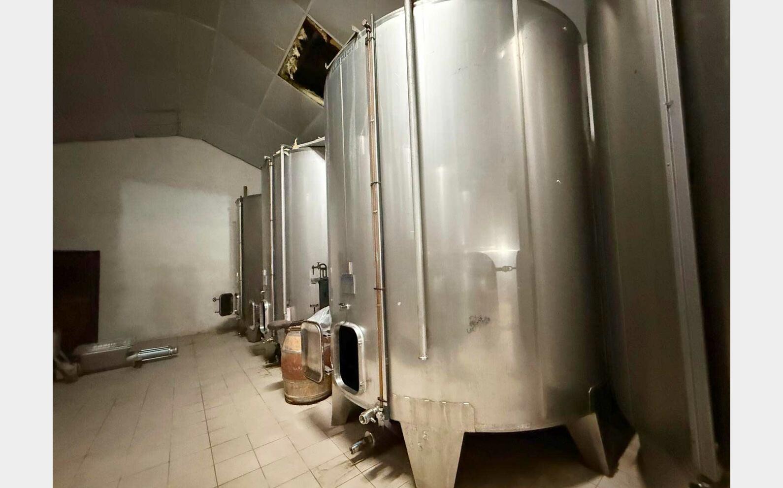 Cuve inox - Fond conique sur pieds 208 HL (20 800 litres) ALBRIGI