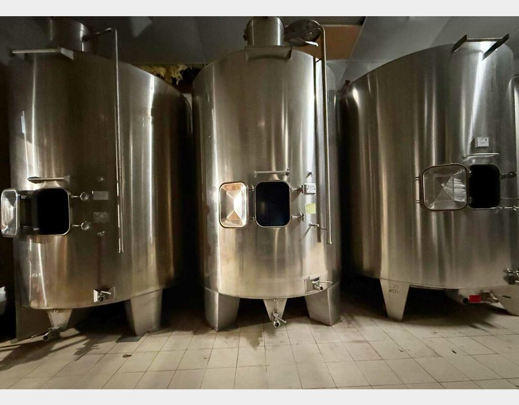 Stainless steel tank - Sloping base on legs 155 hl (15,500 litres) DABRIGEON