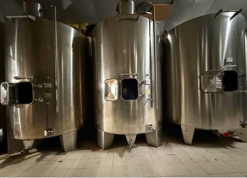 Stainless steel tank - Sloping base on legs 155 hl (15,500 litres) DABRIGEON