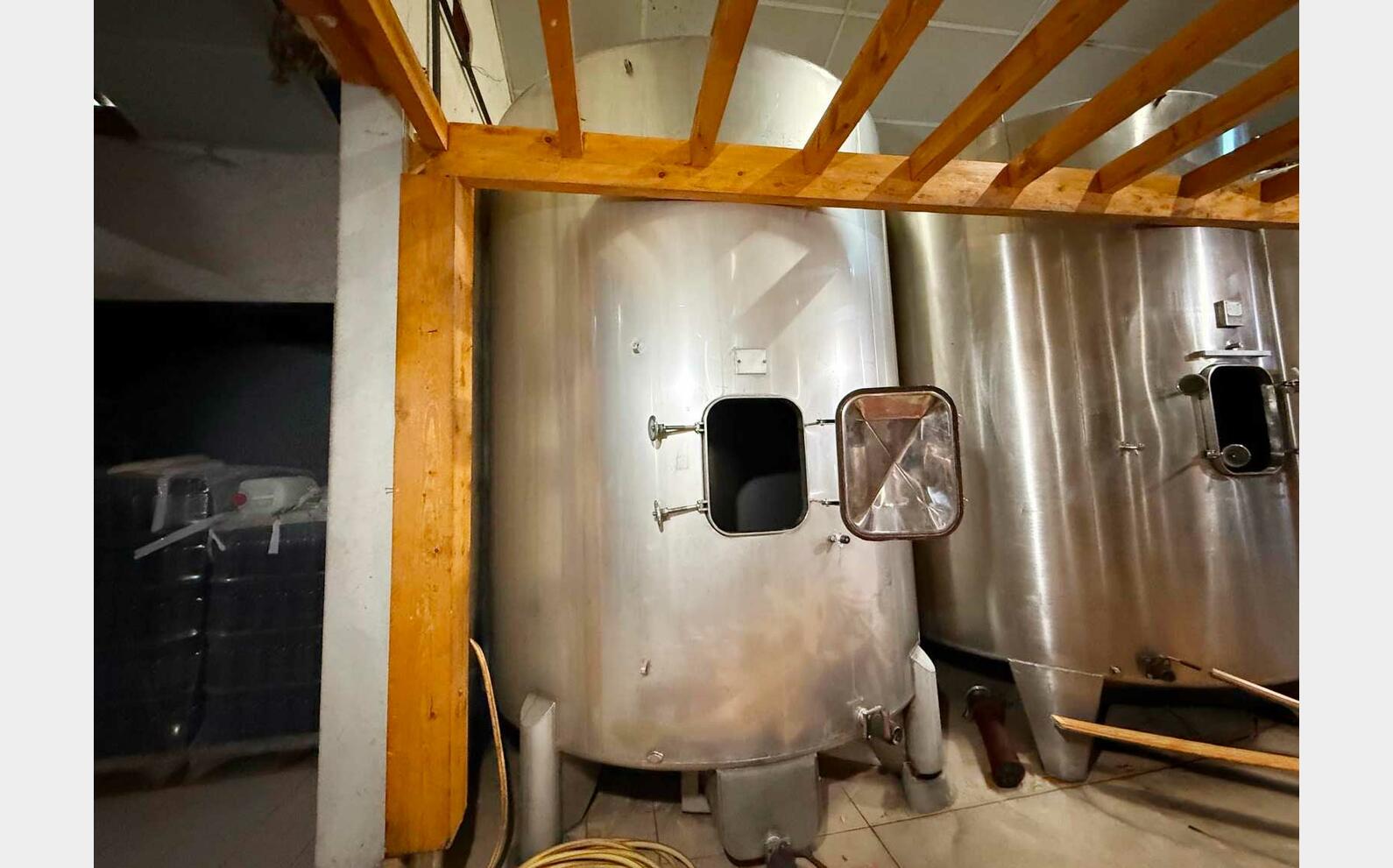 Stainless steel tank - Conical base on legs 165 HL (16,500 litres) MIROIR BRAUTHITE
