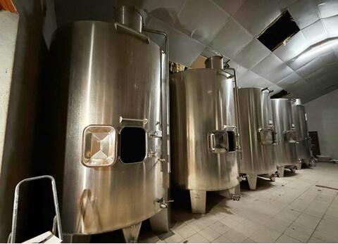Stainless steel tank - Sloping base on legs 155 hl (15,500 litres) DABRIGEON