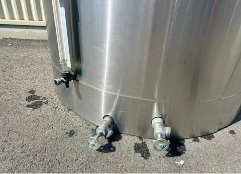Stainless steel tank - Flat bottom with skirt 45 HL (4 500 litres)