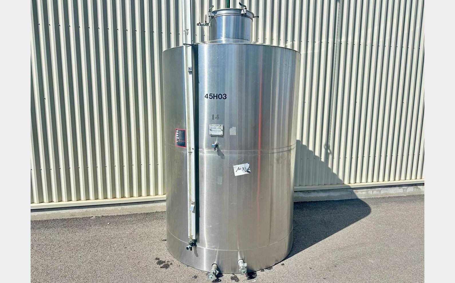 Cuve inox - Fond plat sur jupe 45 HL (4 500 litres)
