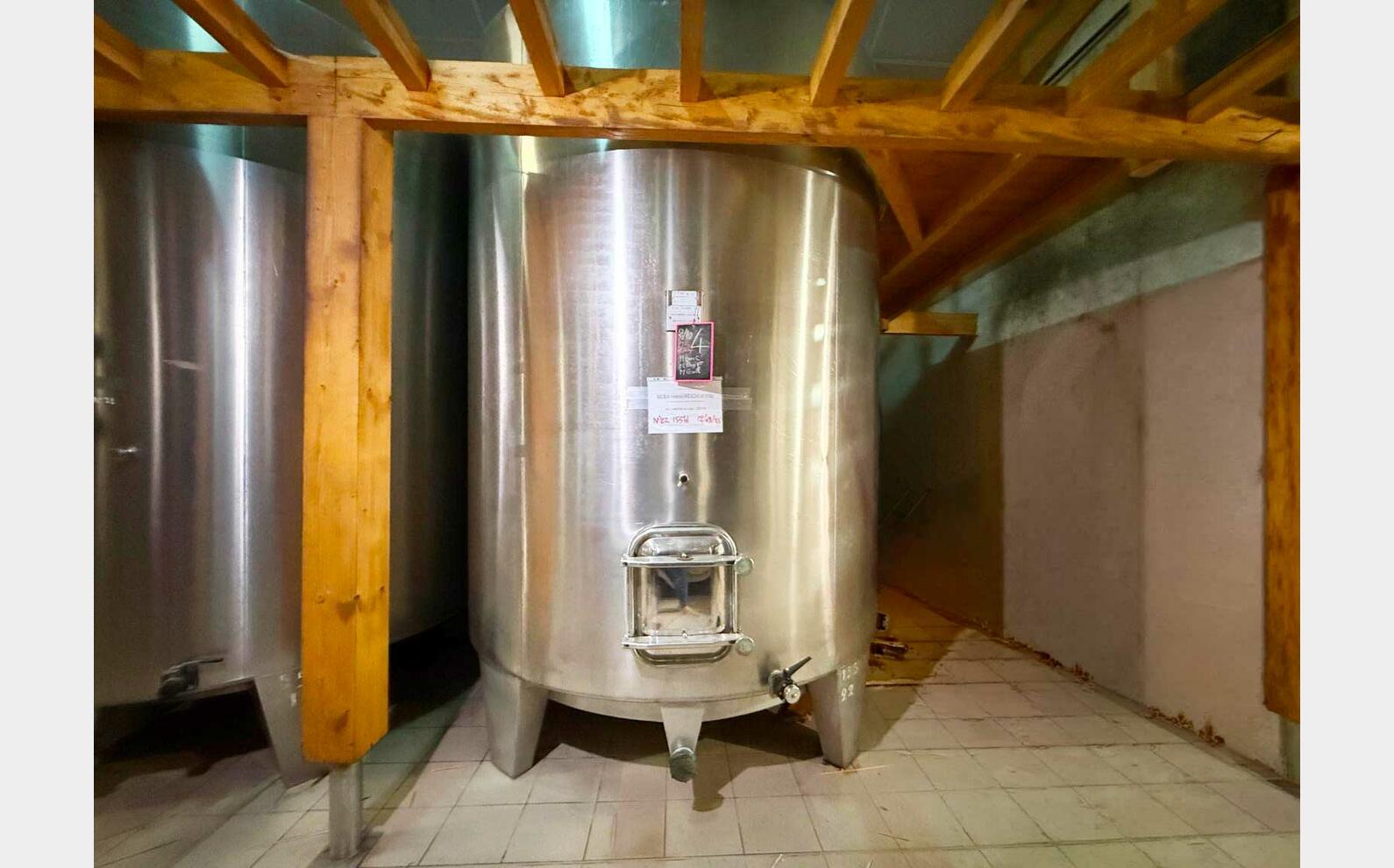 Stainless steel tank - Conical base on legs 155 hl (15,500 litres) CTM