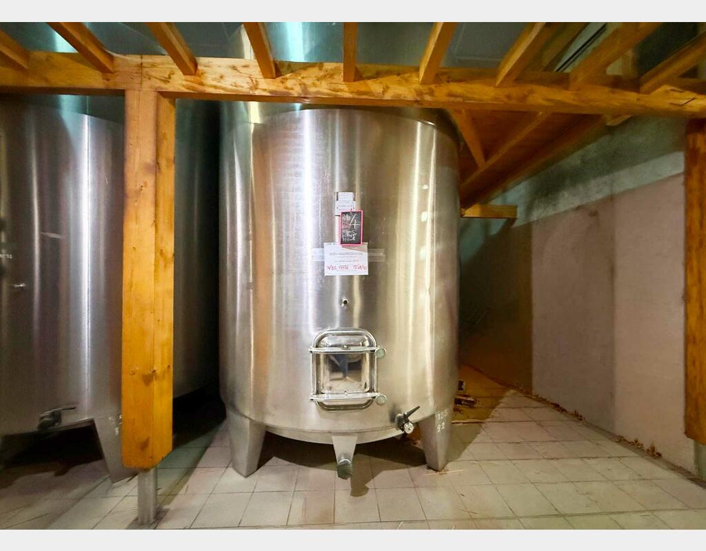 Stainless steel tank - Conical base on legs 155 hl (15,500 litres) CTM