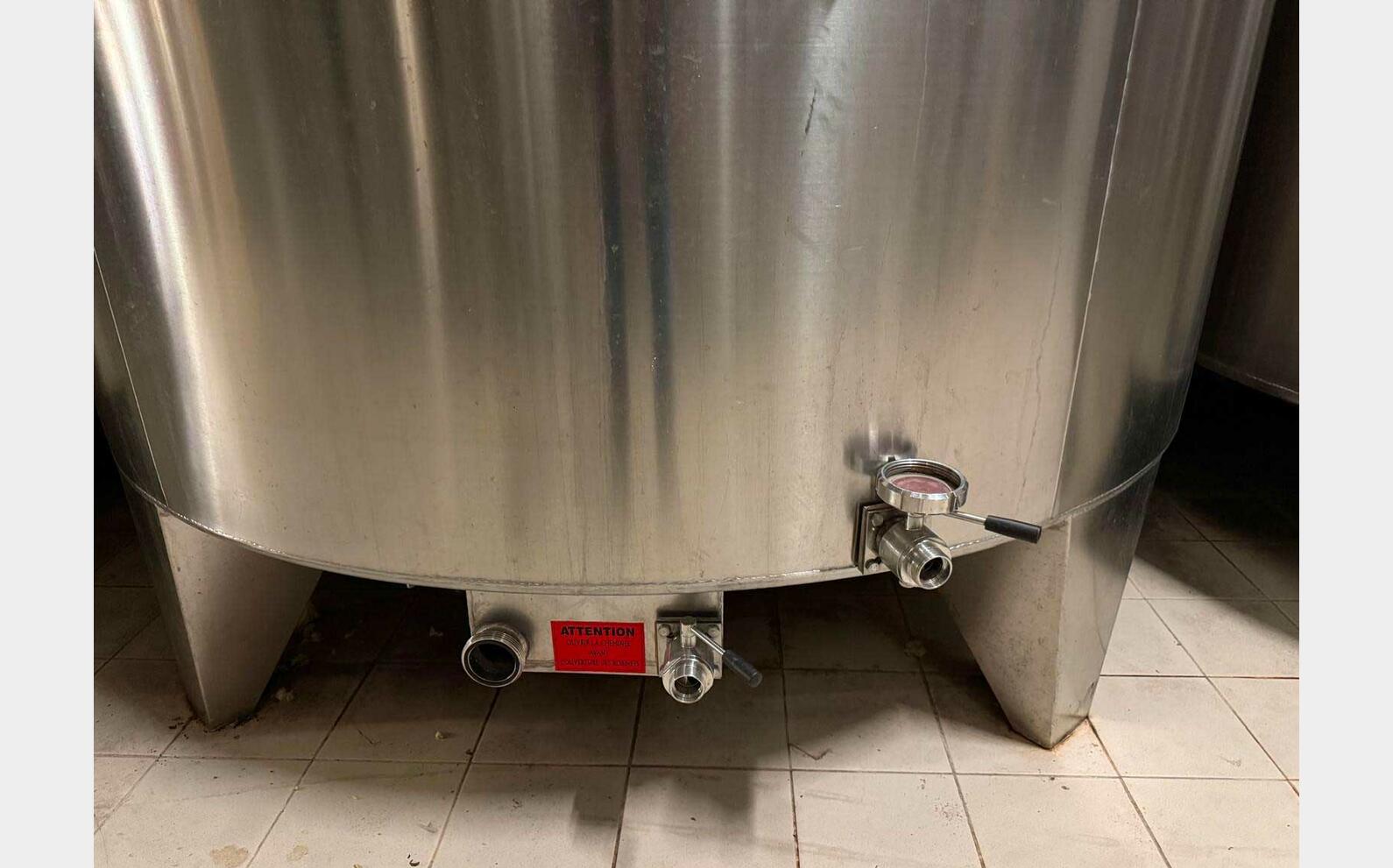 Stainless steel tank - Conical bottom with manhole 155 hl (15,500 litres) RURALINOX