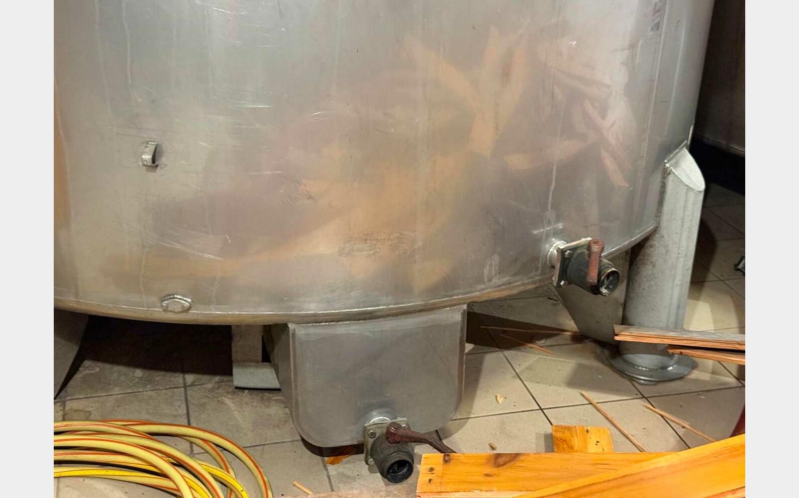 Cuve inox - Fond conique avec boitard 165 HL (16 500 litres) MIROIR BRAUTHITE