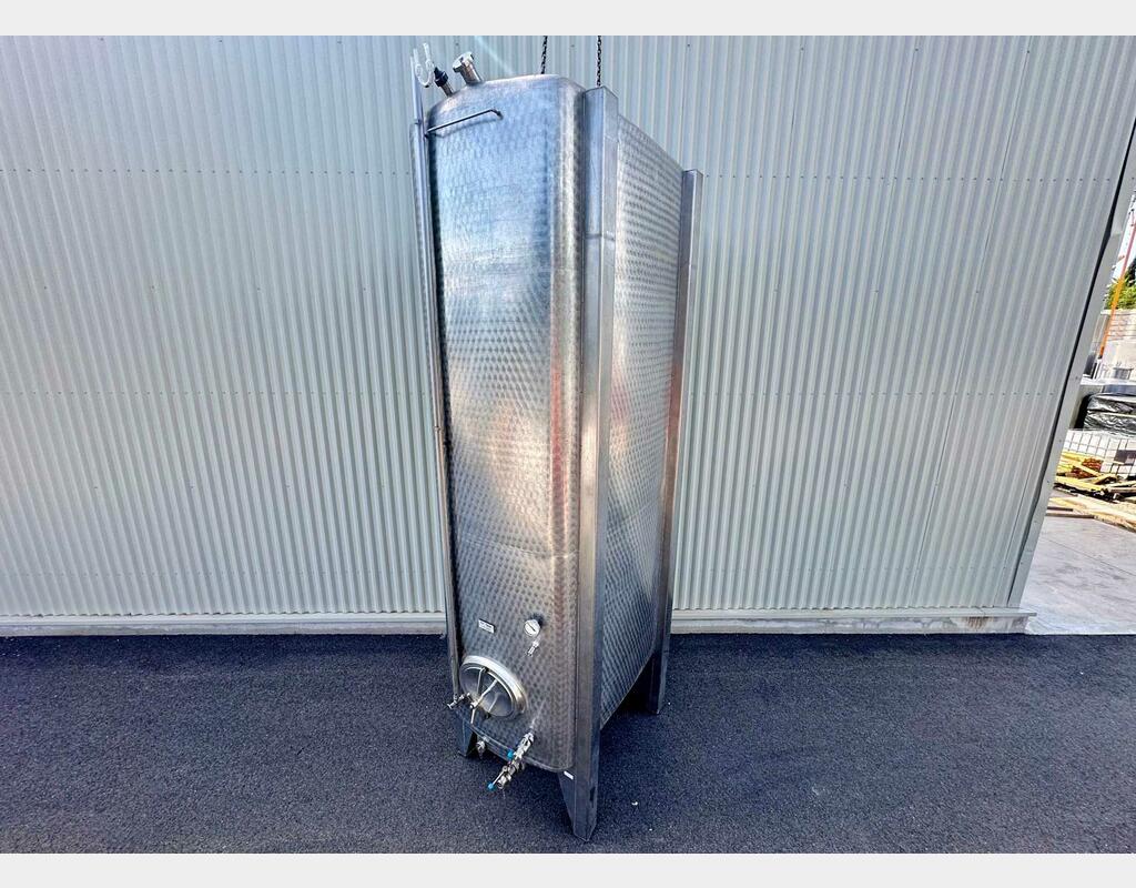 Cuve inox rectangulaire - Fond plat - Finition ext&eacute;rieure bouchonn&eacute;e