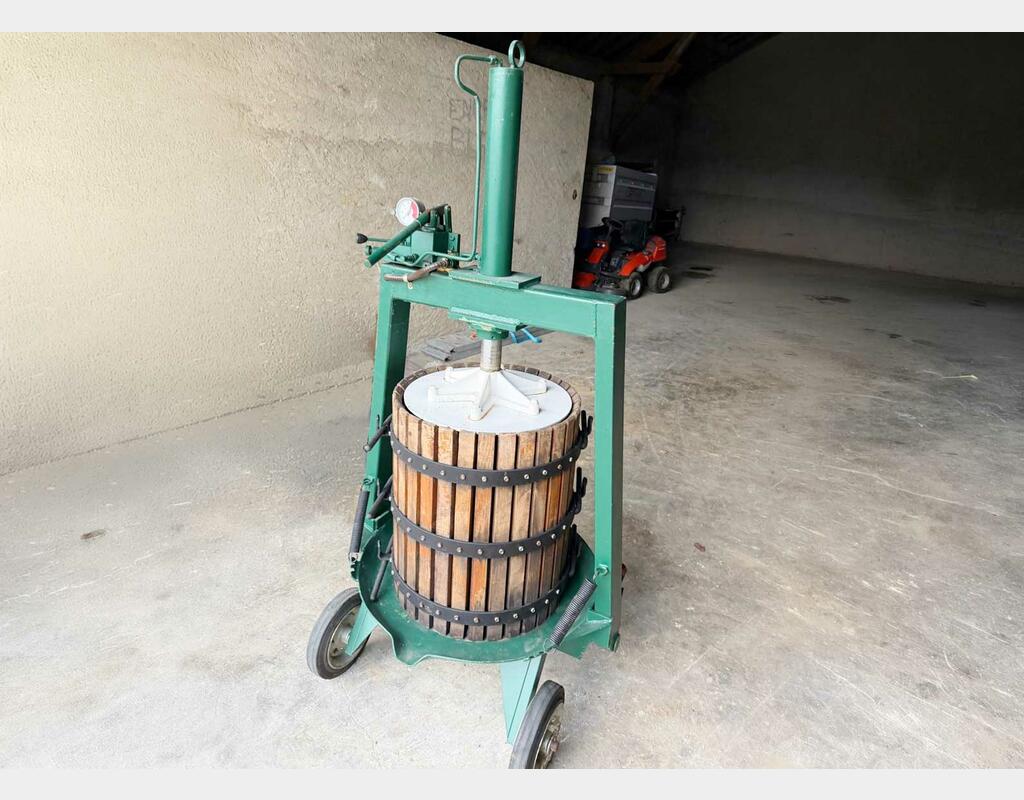 Pressoir vertical 3 HL (300litres)