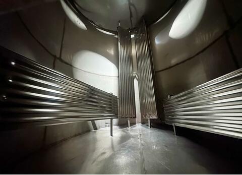 Cuve inox 304 fond inclin&eacute; sur jupe 150 HL (15 000 litres)