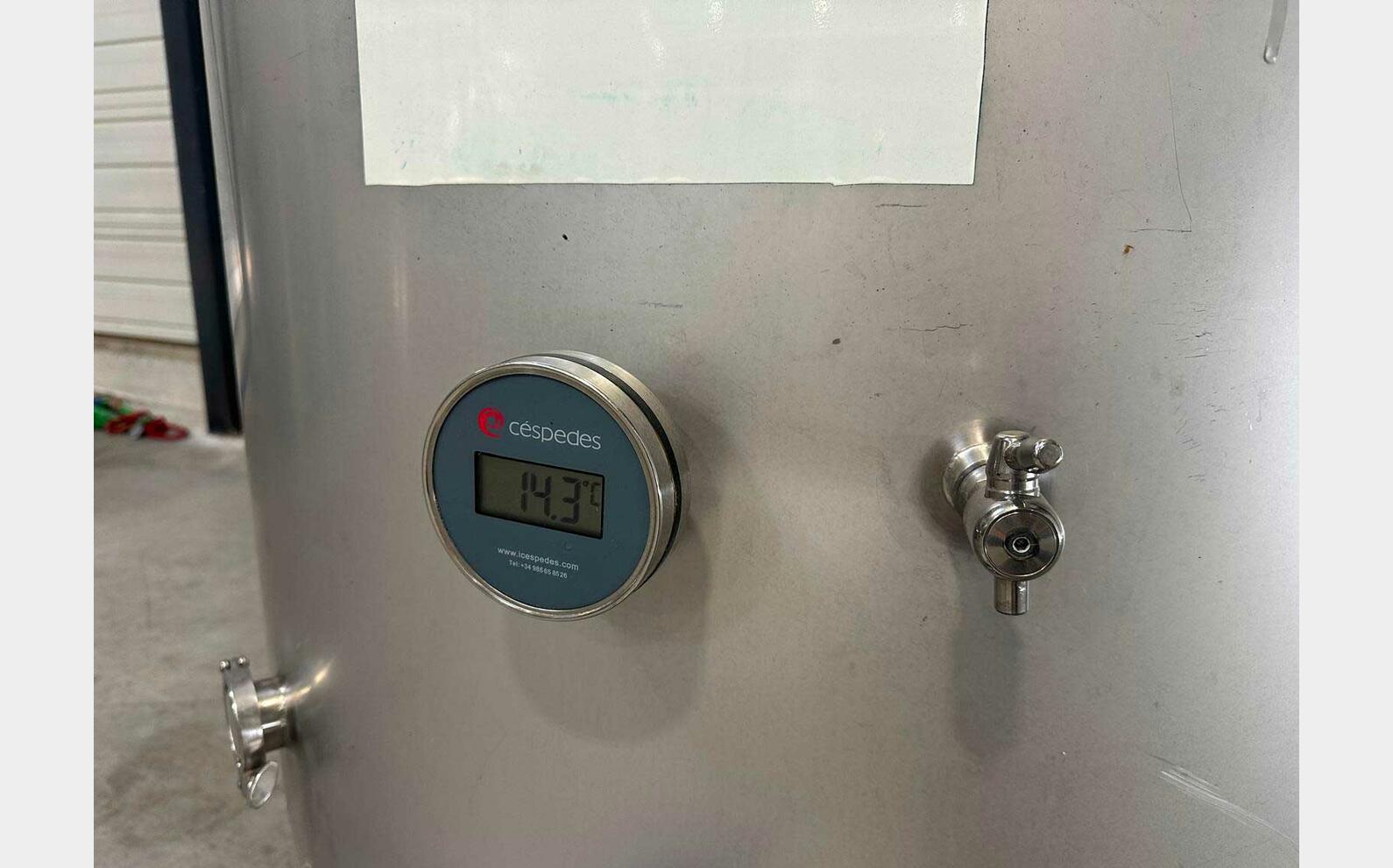 Open 304 stainless steel tank with a conical base on legs 10 HL (1,000 litres) CESPEDES