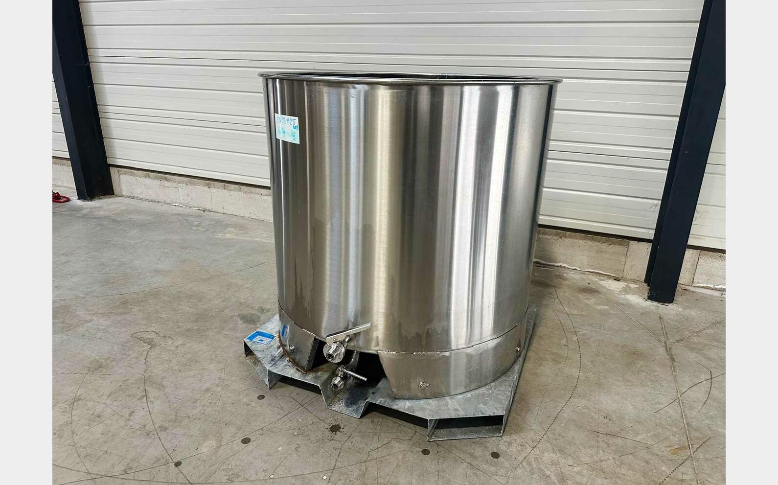 Open 304 stainless steel tank on a transportable frame 10.28 HL (1,028 litres) ARSILAC