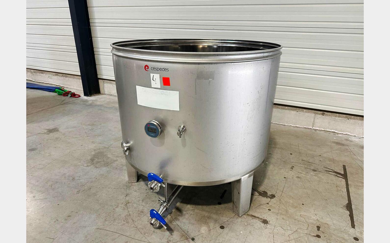 Open 304 stainless steel tank with a conical base on legs 10 HL (1,000 litres) CESPEDES