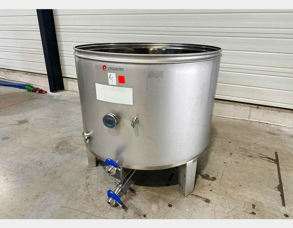 Open 304 stainless steel tank with a conical base on legs 10 HL (1,000 litres) CESPEDES