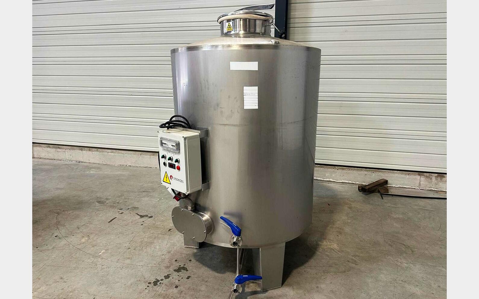 Insulated, temperature-controlled 304 stainless steel tank on legs 10 HL (1,000 litres) CESPEDES