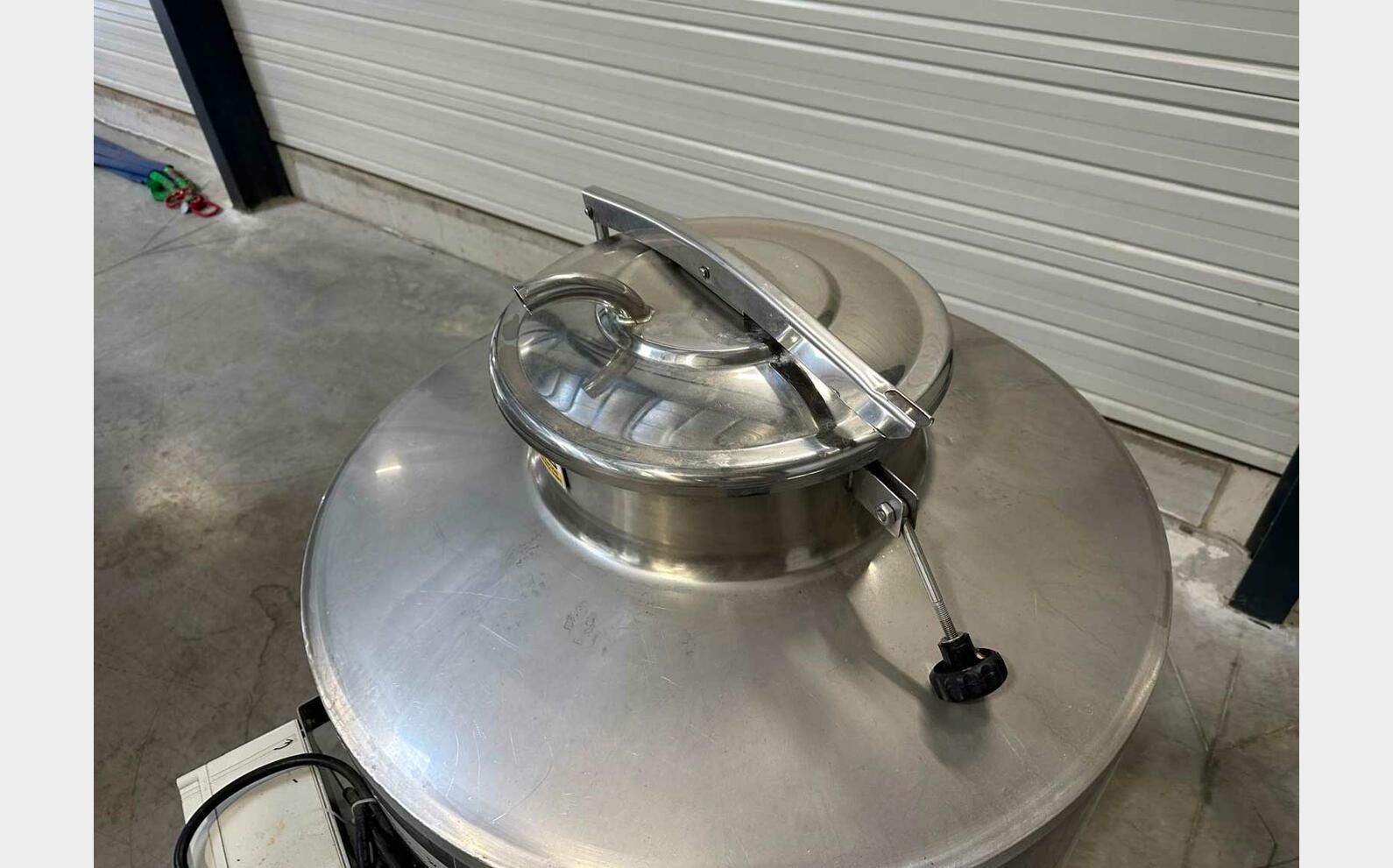 Insulated, temperature-controlled 304 stainless steel tank on legs 5 HL (500 litres) CESPEDES