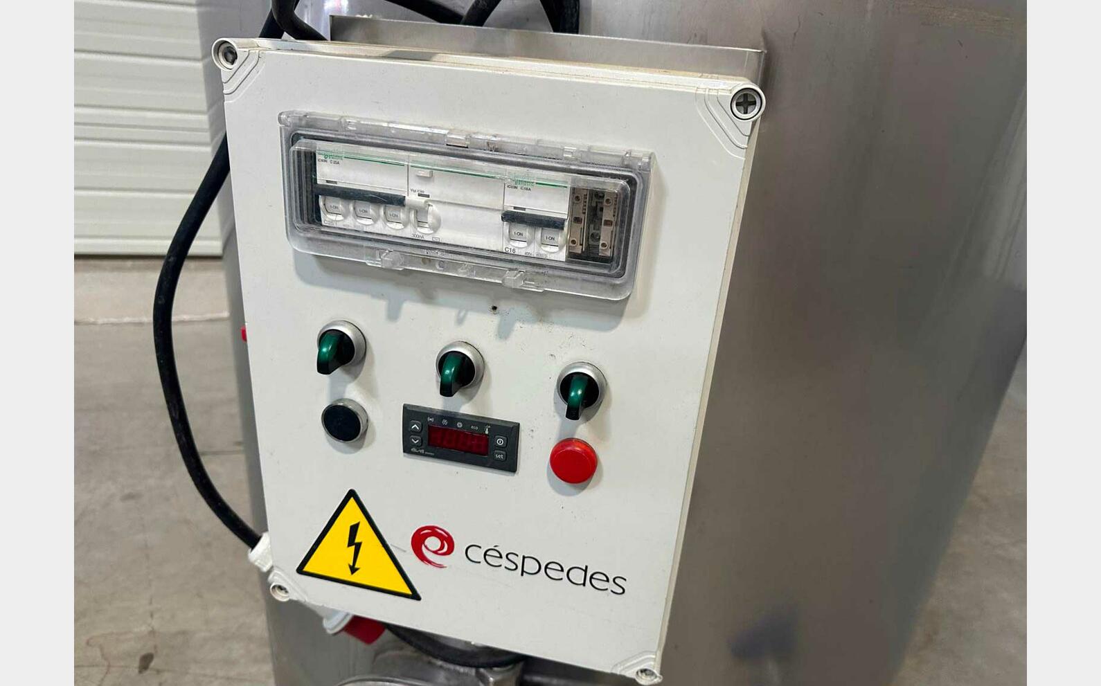 Cuve inox 304 isol&eacute;e et thermor&eacute;gul&eacute;e 10 HL (1 000 litres) CESPEDES
