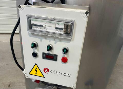 Insulated, temperature-controlled 304 stainless steel tank on legs 10 HL (1,000 litres) CESPEDES