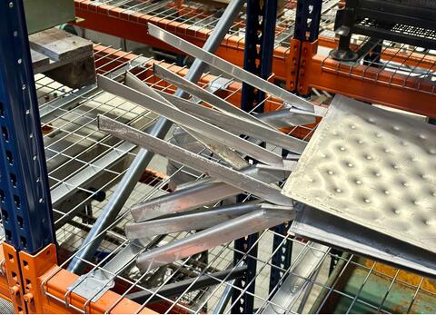 Stainless steel honeycomb flag for welding