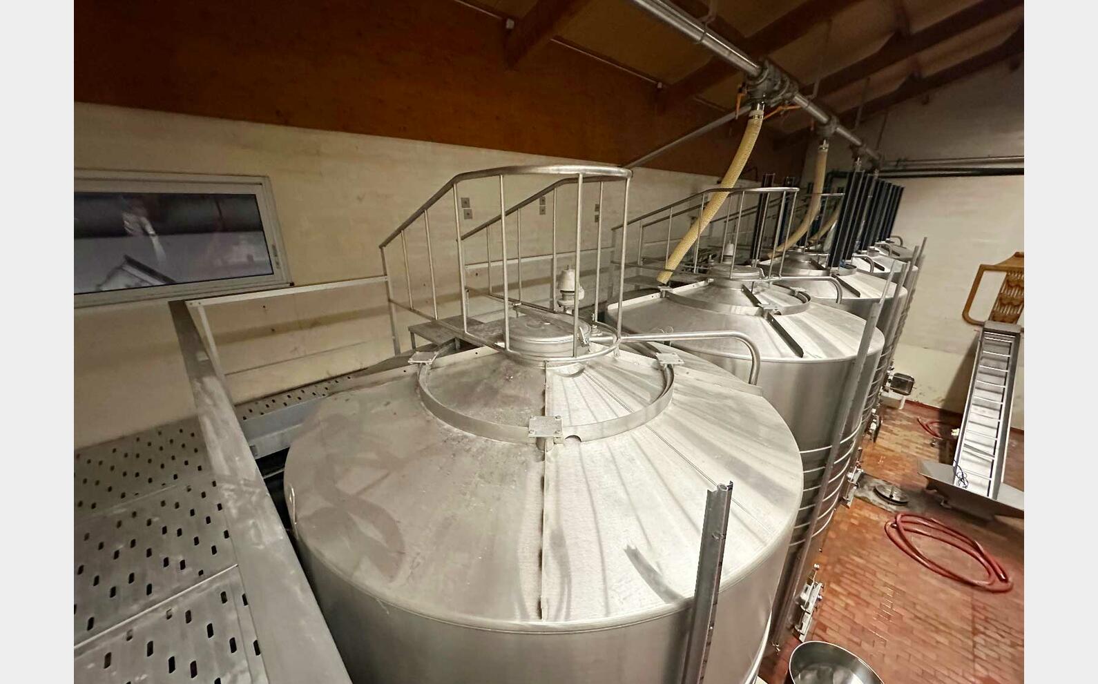 Temperature-controlled 304 stainless steel tank with sloping base 220 HL (22,200 litres) PIERRE GUERIN