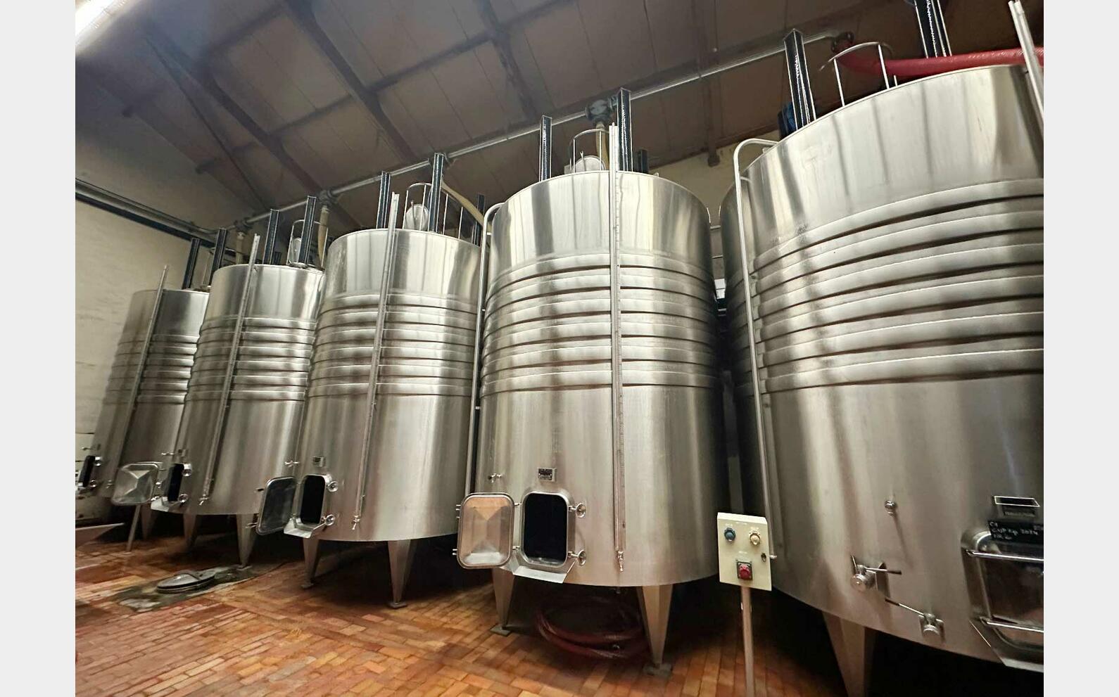 Temperature-controlled 304 stainless steel tank with sloping base 220 HL (22,200 litres) PIERRE GUERIN