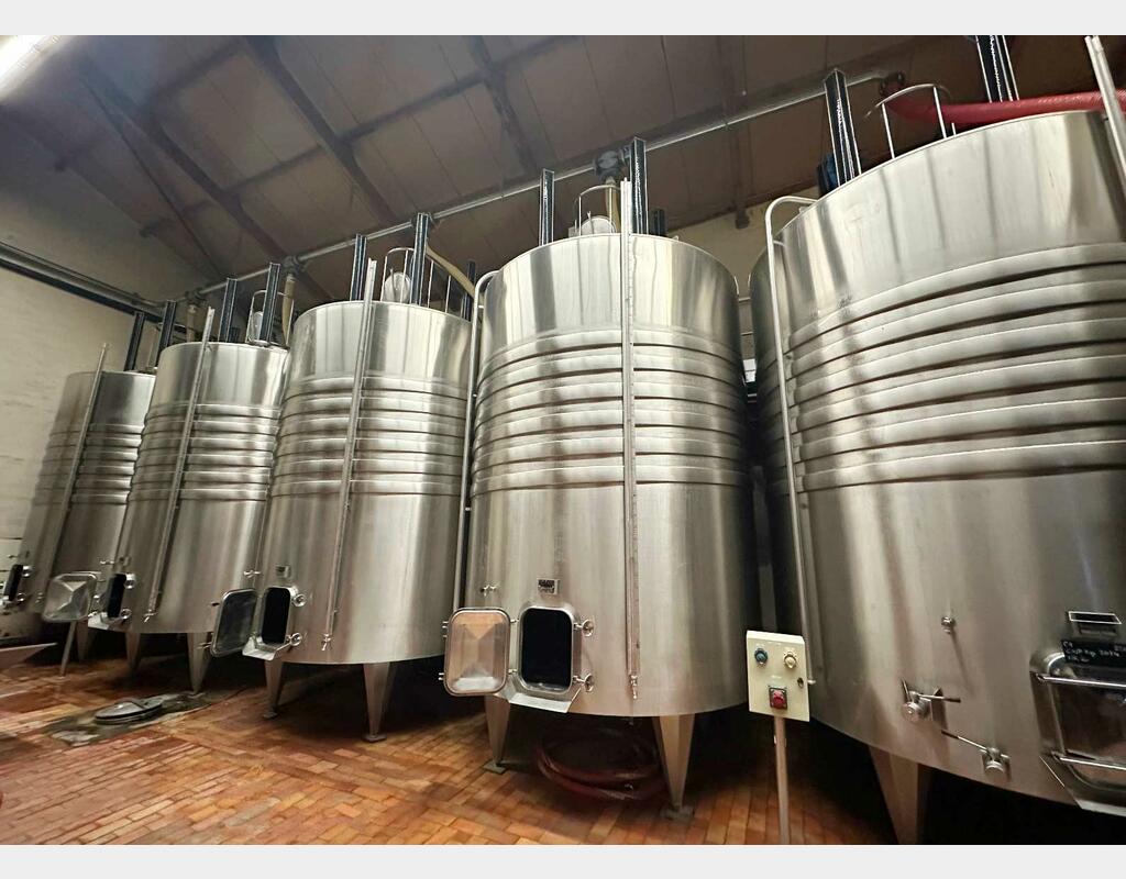 Temperature-controlled 304 stainless steel tank with sloping base 220 HL (22,200 litres) PIERRE GUERIN